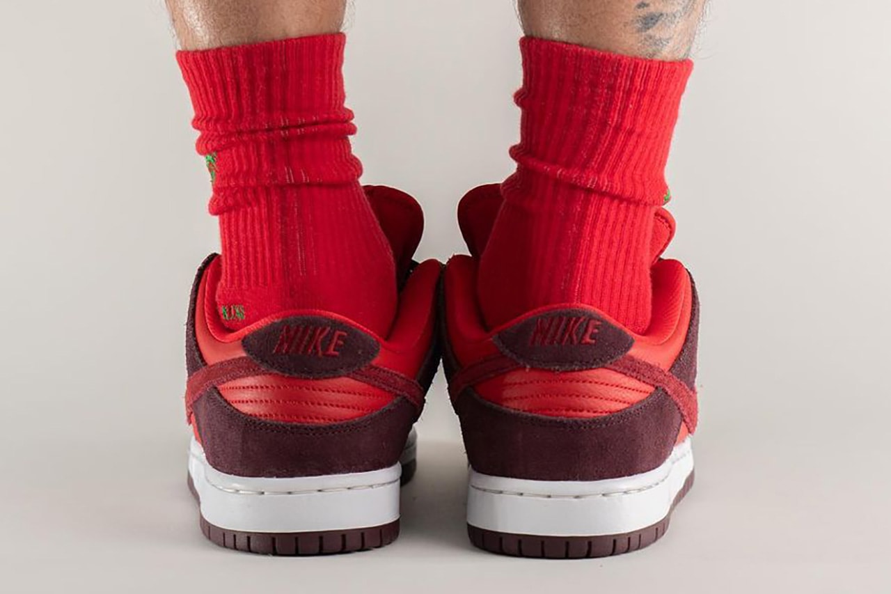 Nike SB Dunk Low Cherry